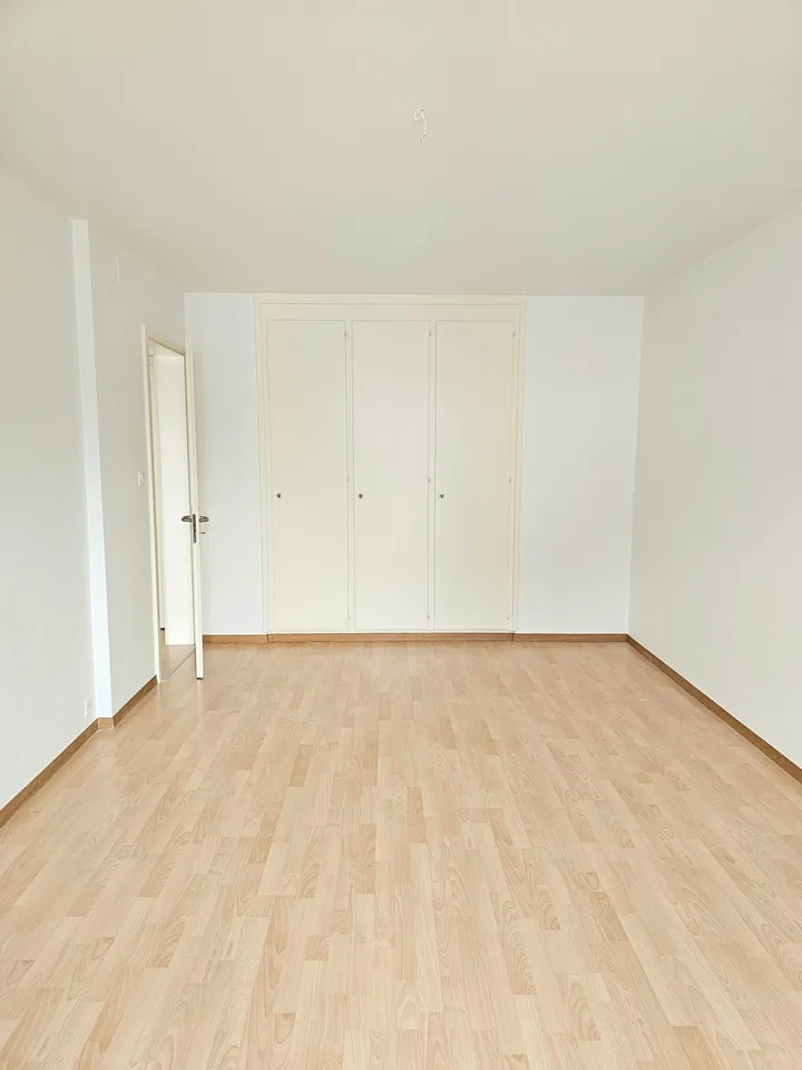 Delizioso appartamento di 3 locali nel centro del villaggio di Môtiers – foto 6 di 9