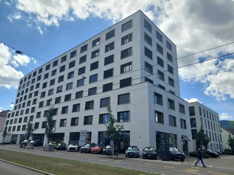 Lichtdurchflutete Wohnung mit Dachterrasse zur Mitbenützung