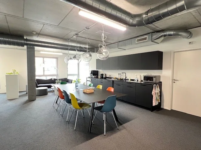 Bureaux modernes avec balcon au Wright-Place Glattpark.