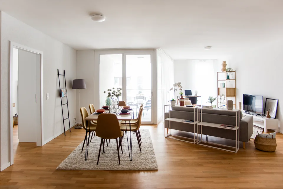 Delémont, helles 4.5 Zimmer zu vermieten - Stadtzentrum