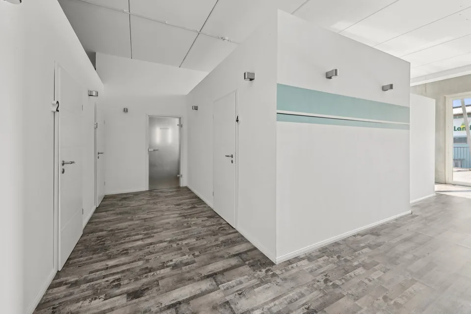 Spazio commerciale sviluppato / ufficio disponibile immediatamente
