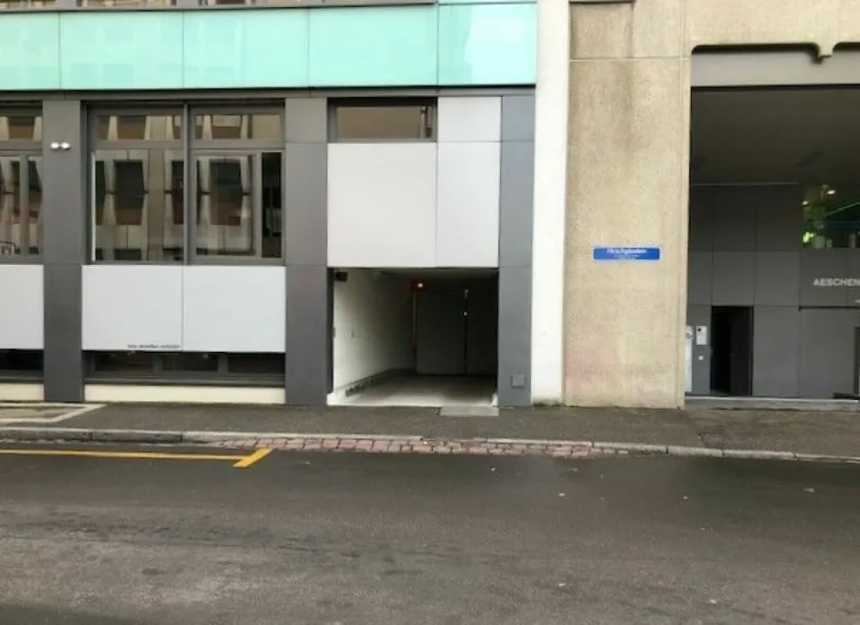 Einstellhallenplätze - Hirschgässlein 19, Basel