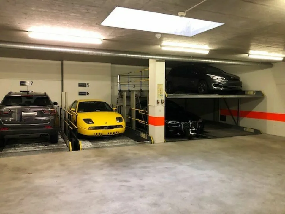 Einstellhallenplätze - Hirschgässlein 19, Basel