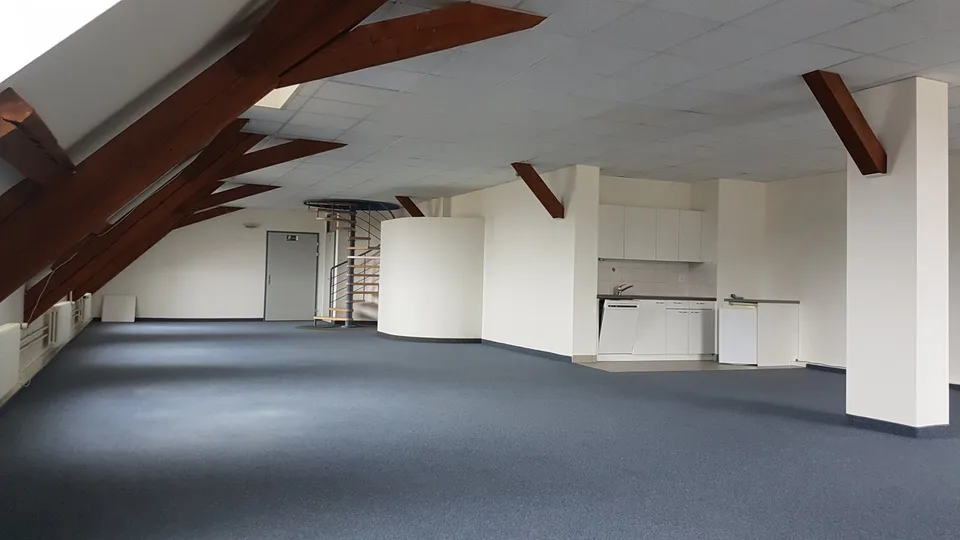 Approx. 149 m2 office space on the top floor