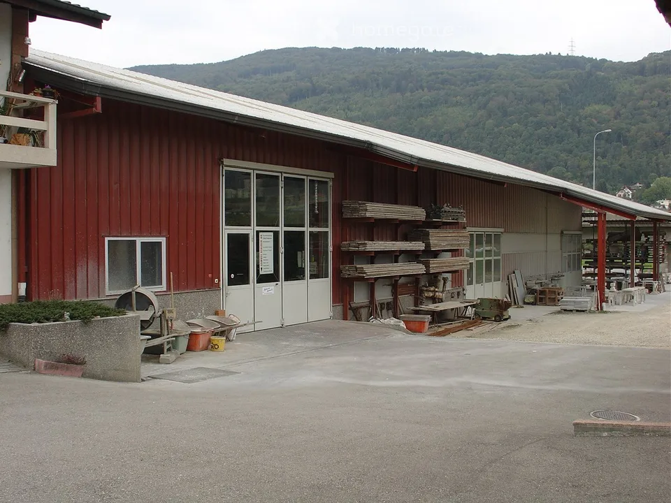 Attraktive Gewerbefläche in Pieterlen – ideal für Bau- und Handwerksbetriebe