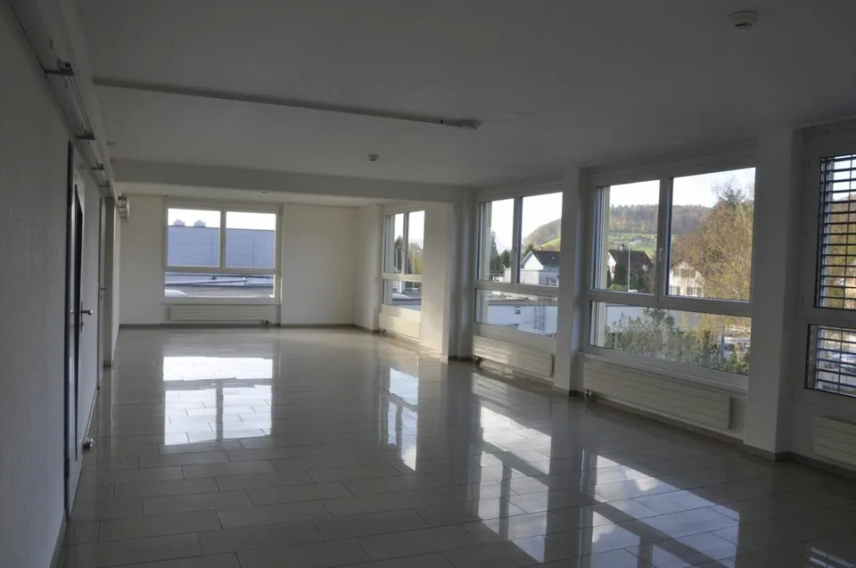 Spazio commerciale unico di 70 m2 in posizione privilegiata a Erlinsbach