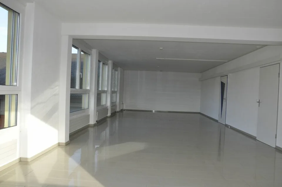 Spazio commerciale unico di 70 m2 in posizione privilegiata a Erlinsbach