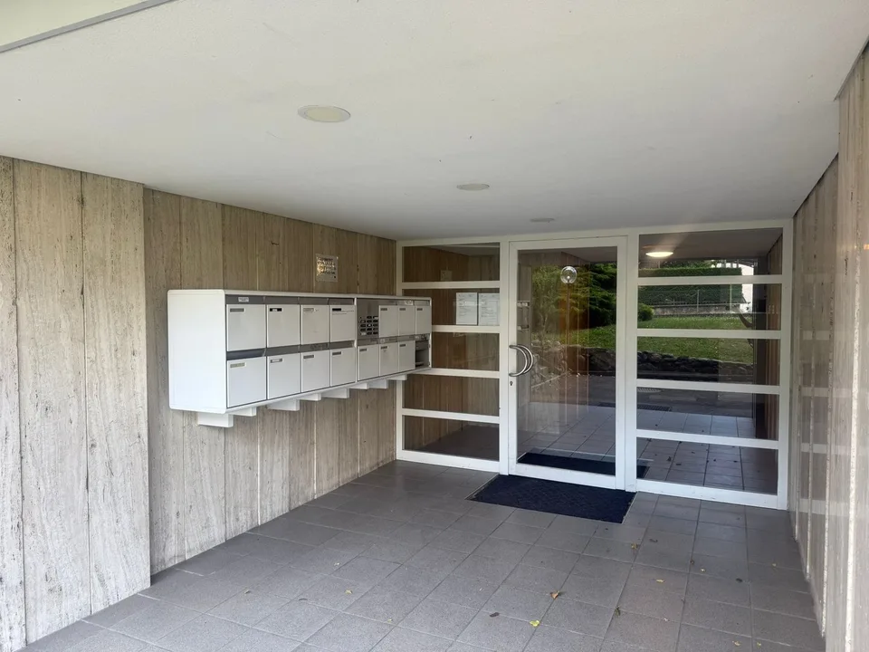 Disponibile ora - fresca di pittura, grande, spazioso appartamento di 4,5 locali con 3 ampi balconi