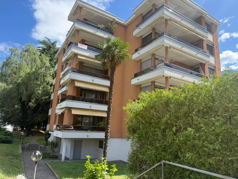 Disponibile ora - fresca di pittura, grande, spazioso appartamento di 4,5 locali con 3 ampi balconi