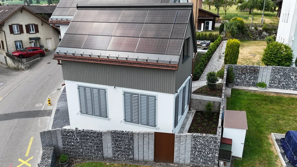 Erstvermietung: Charmantes, frisch renoviertes Tiny House mit privatem Garten in Boswil