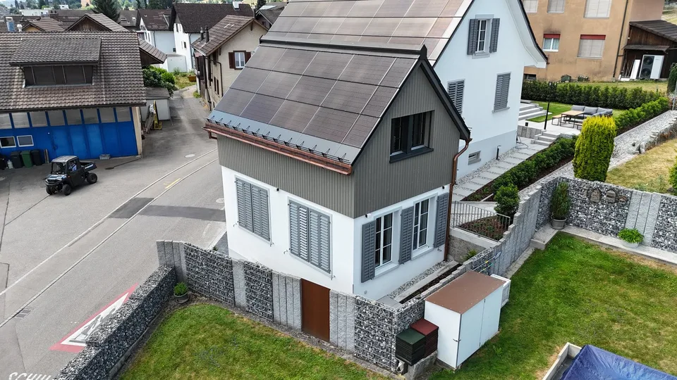 Erstvermietung: Charmantes, frisch renoviertes Tiny House mit privatem Garten in Boswil