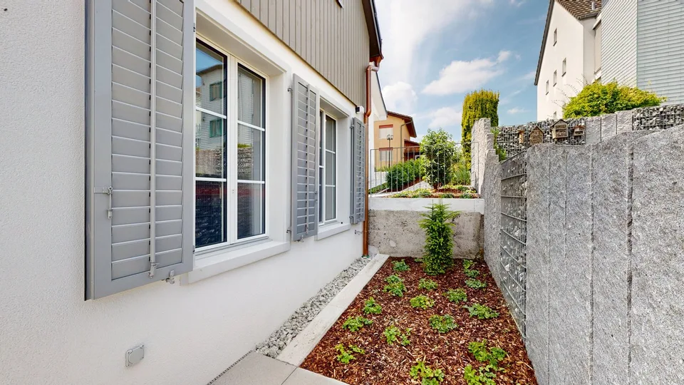 Erstvermietung: Charmantes, frisch renoviertes Tiny House mit privatem Garten in Boswil