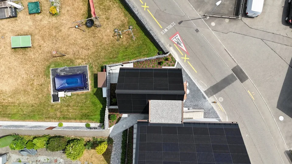 Erstvermietung: Charmantes, frisch renoviertes Tiny House mit privatem Garten in Boswil
