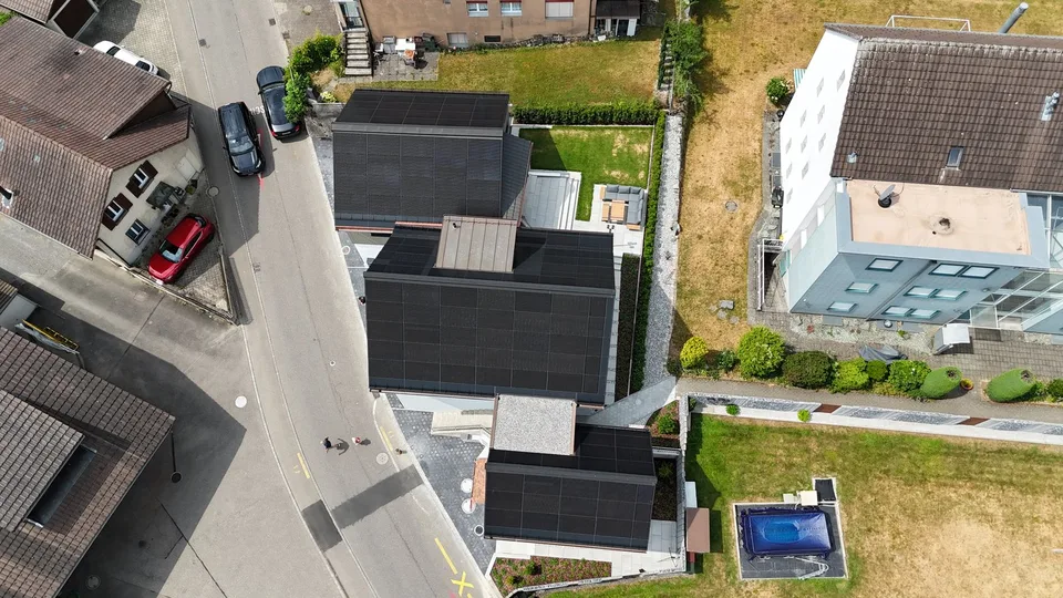 Erstvermietung: Charmantes, frisch renoviertes Tiny House mit privatem Garten in Boswil