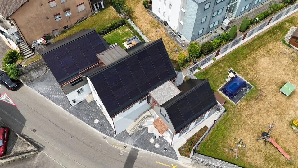 Erstvermietung: Charmantes, frisch renoviertes Tiny House mit privatem Garten in Boswil