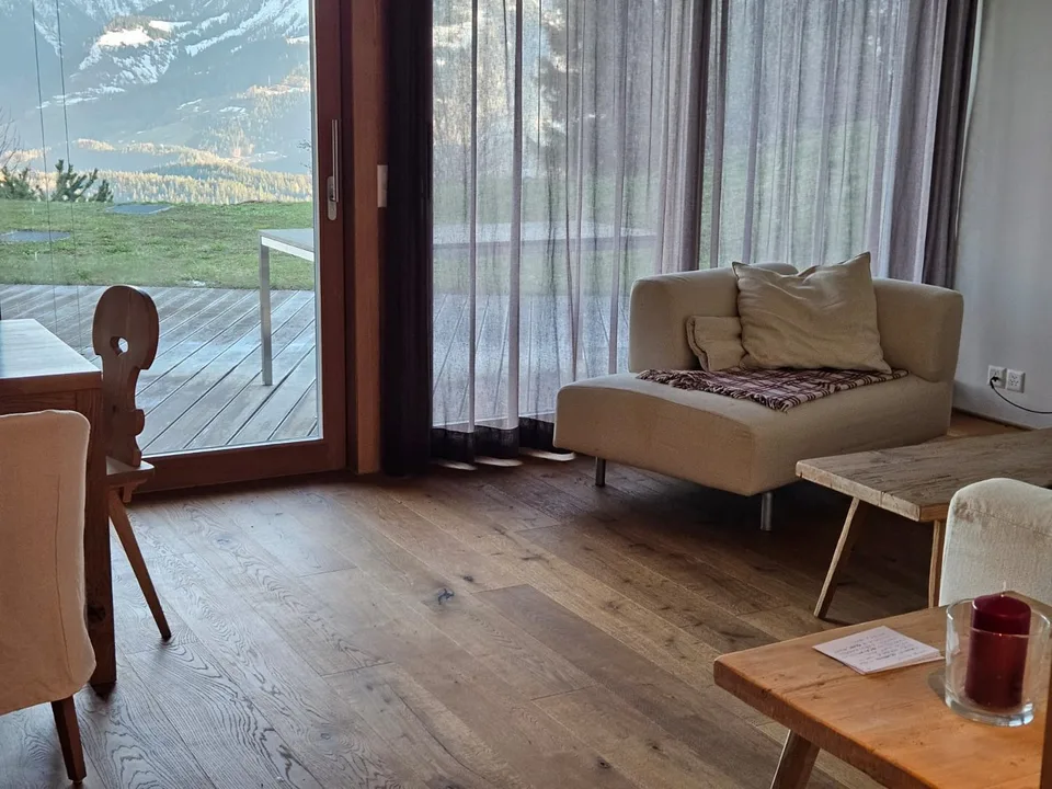 Appartamento esclusivo di 2,5 locali al piano terra con terrazza a Fidaz/Flims