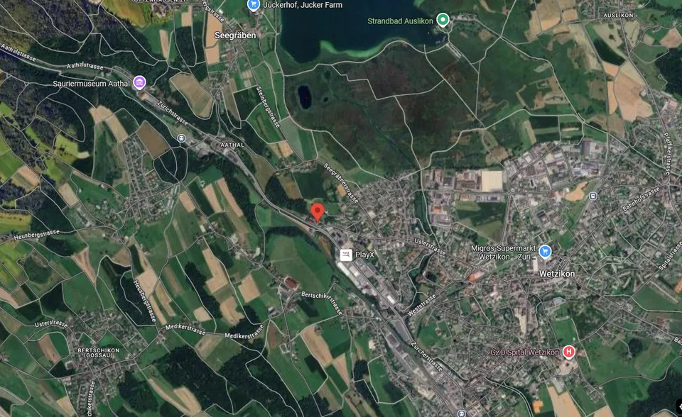 Vaste halle industrielle à Wetzikon à louer