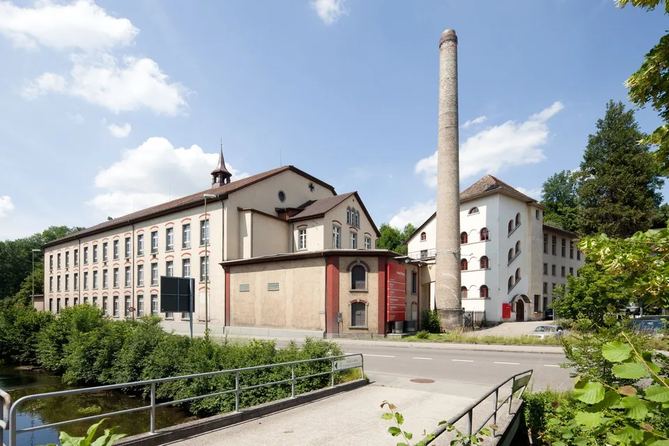 Vaste halle industrielle à Wetzikon à louer