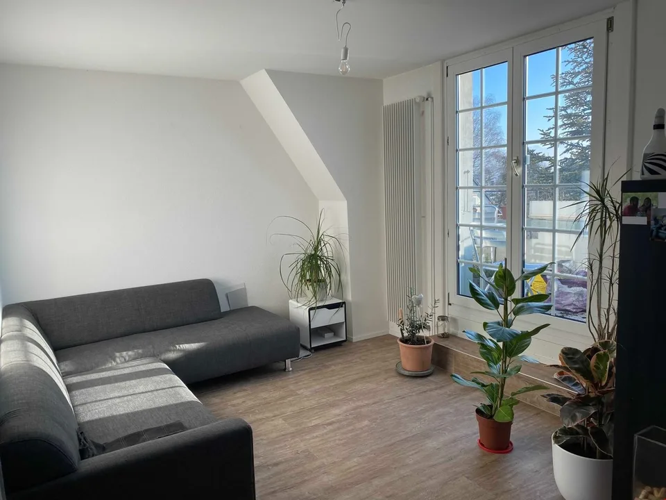 Grosse, heimelige 3,5 Zimmer Dachwohnung mit Balkon