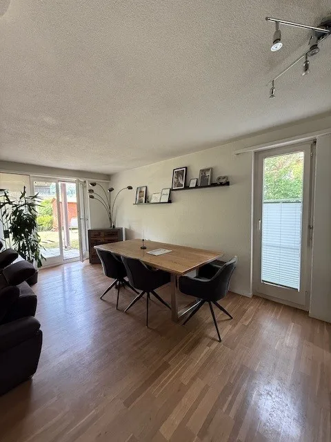 Charmant maison de rangée de 6,5 pièces dans un quartier calme à Freienstein