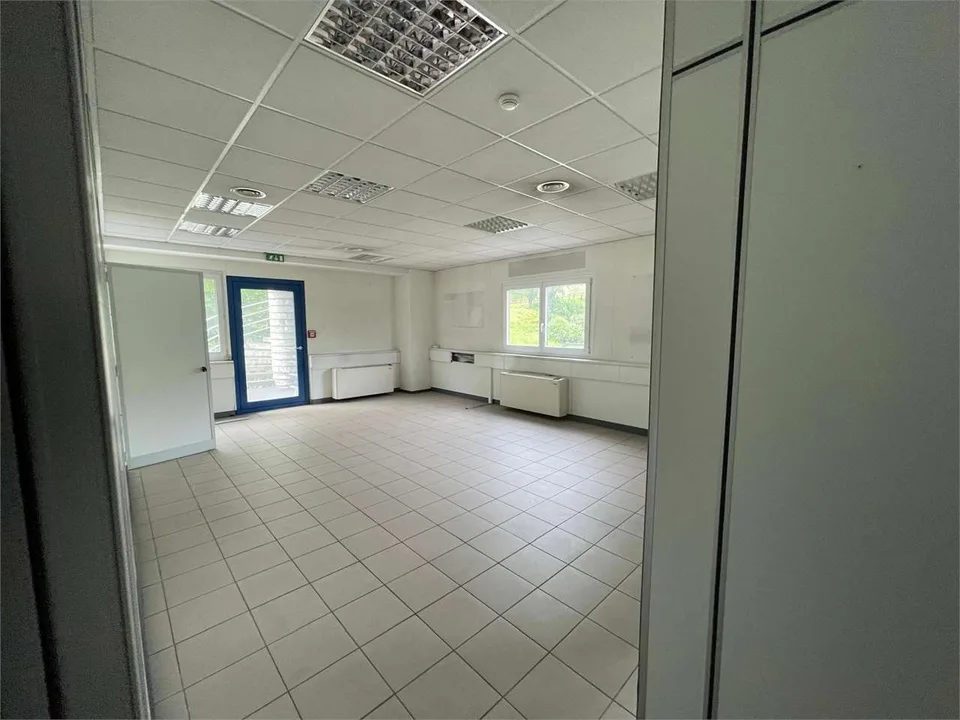 Gewerbefläche zur Miete - 500m² frei ab sofort in Manno