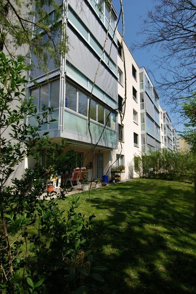 Wohnung mit 5.5 Zimmern im 2. Stock
