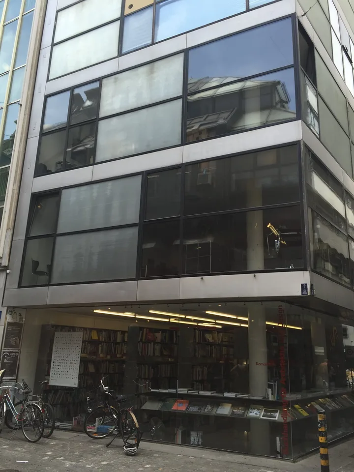 Büroräumlichkeiten im legendären Domushaus von Rasser und Vadi Architekten
