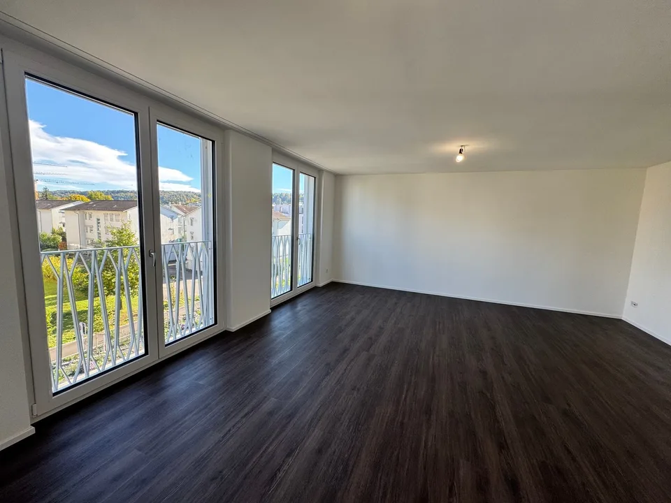 Primo affitto 4,5 locali appartamento nuovo con balcone e vista sulla città