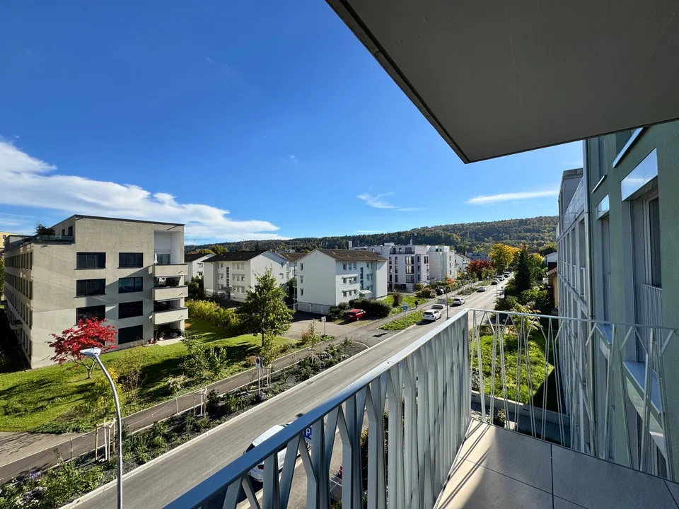 Primo affitto 4,5 locali appartamento nuovo con balcone e vista sulla città