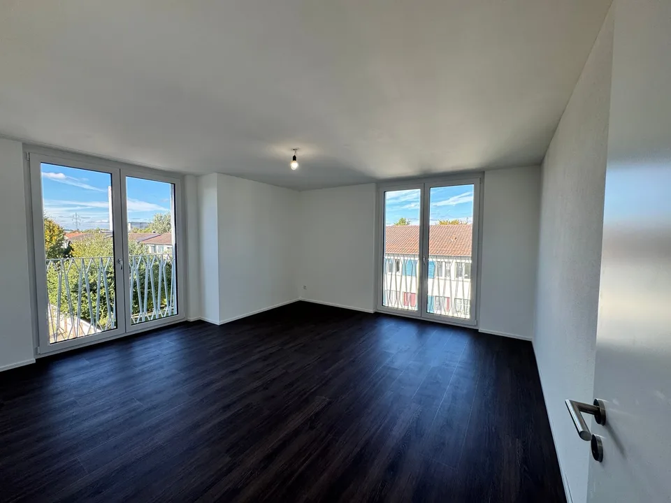Primo affitto 4,5 locali appartamento nuovo con balcone e vista sulla città