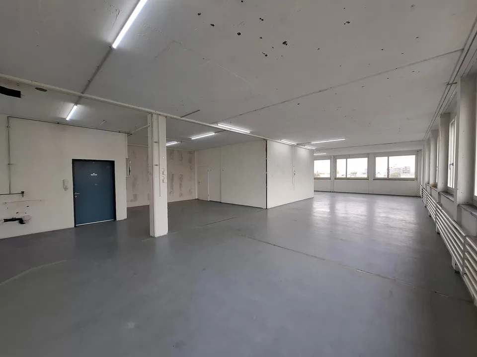 Bureaux et locaux commerciaux, 170 m2, évolutifs, dans un emplacement idéalement desservi à Muttenz, BL