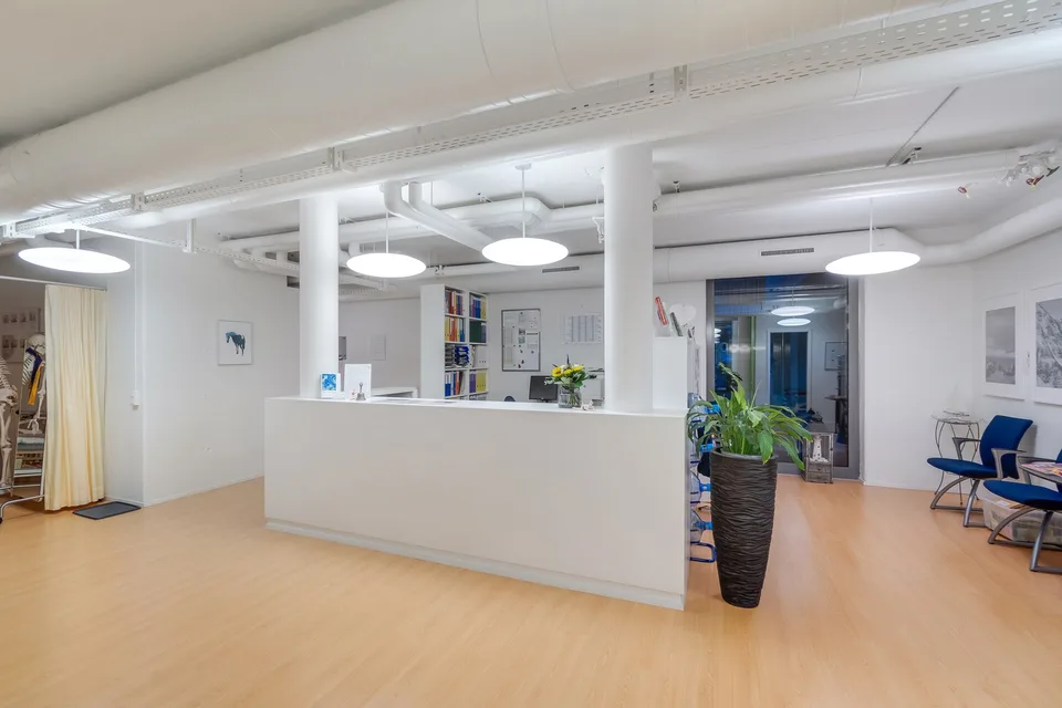 Attraktive Gewerbefläche im EG des Haldengut-Areals  Ideal als Büro oder Praxis