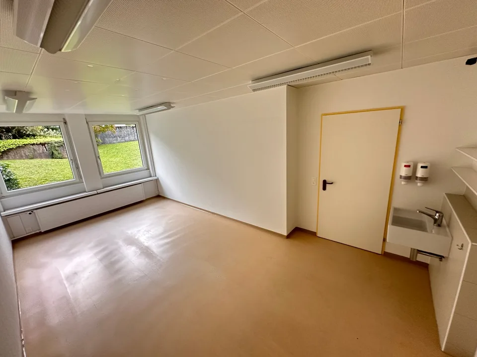 Spazioso ufficio/spazio commerciale a Zumikon - disponibile immediatamente