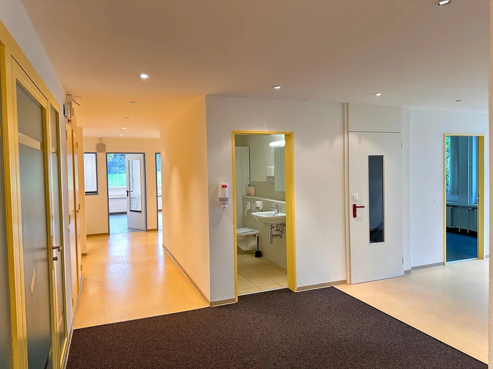 Grosszügige Büro/-Gewerbefläche in Zumikon - sofort verfügbar
