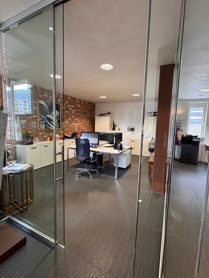 Large commercial space with 7 parking spaces for rent – photo 8 of 13