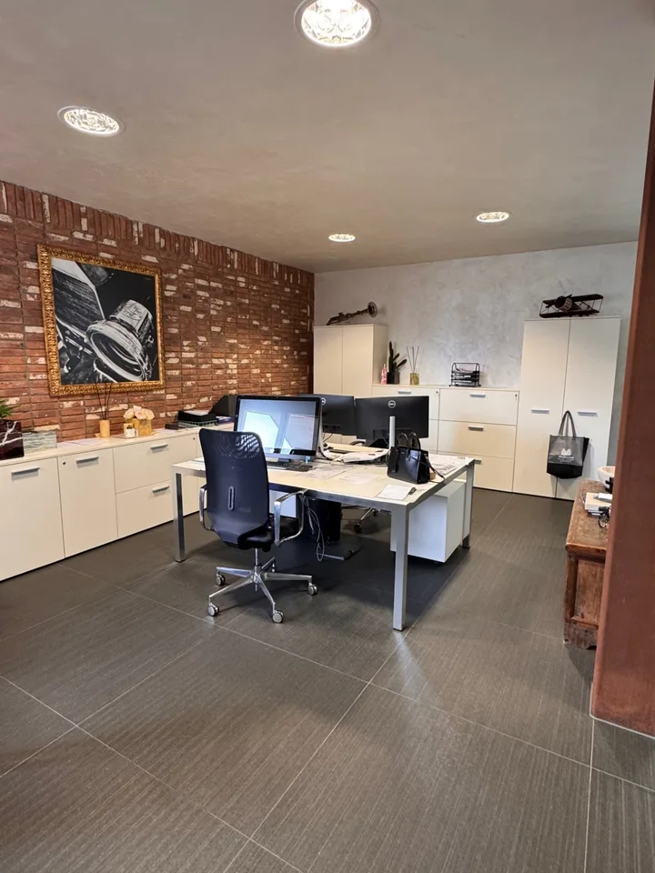 Large commercial space with 7 parking spaces for rent – photo 9 of 13