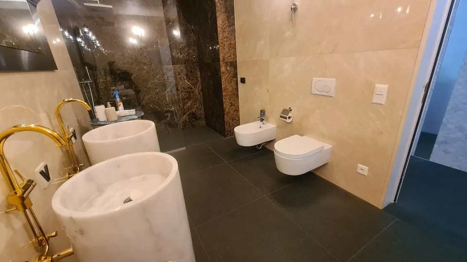 Large commercial space with 7 parking spaces for rent – photo 13 of 13