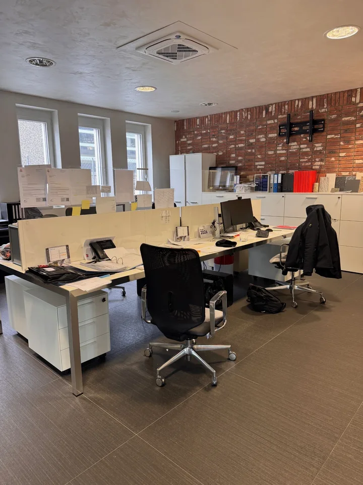 Large commercial space with 7 parking spaces for rent – photo 10 of 13