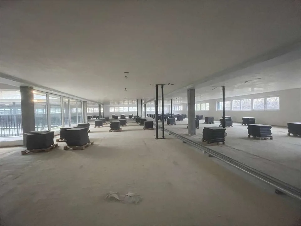 Entrepôt/bureau Open space de plus de 1'400 m² à louer à Vezia, Tessin