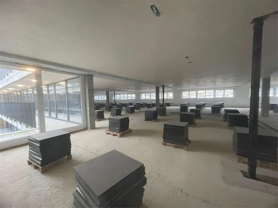 Entrepôt/bureau Open space de plus de 1'400 m² à louer à Vezia, Tessin