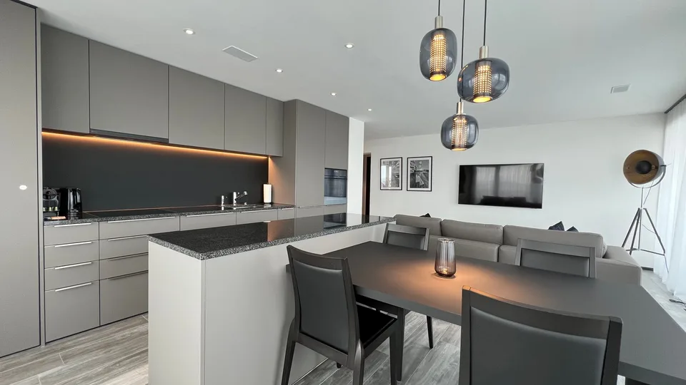 Möbliertes modernes 2.5-Zimmer-Apartment mit Balkon in Zürich