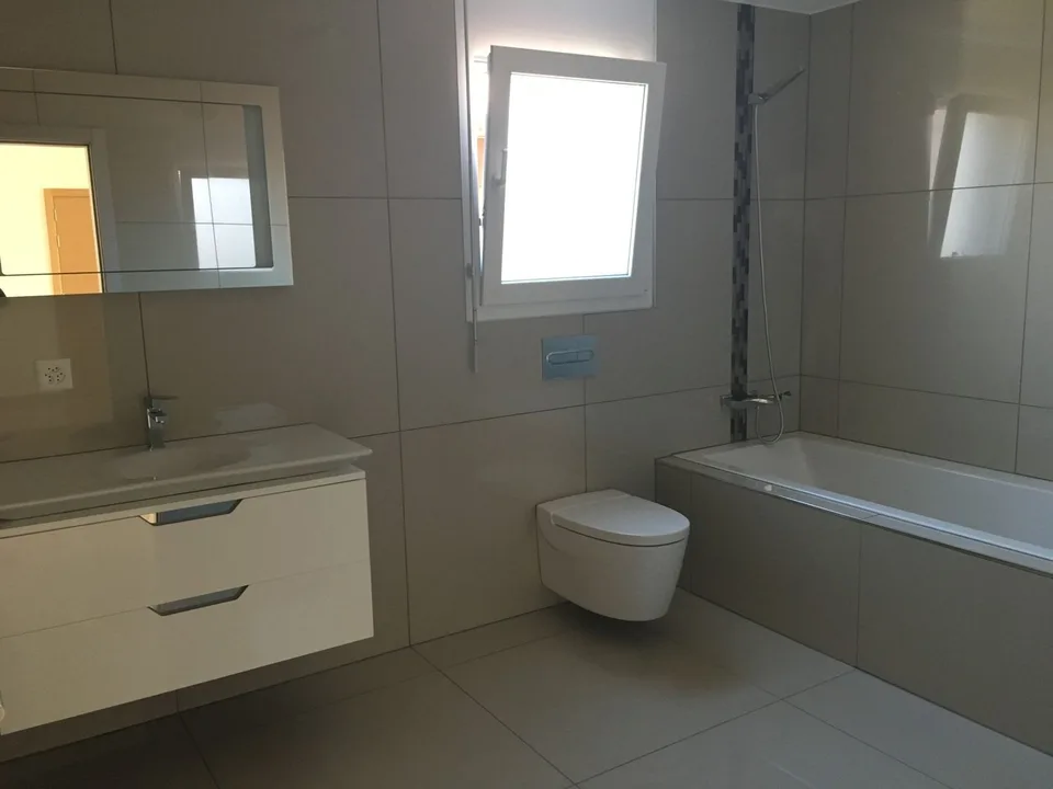 MAGNIFIQUE DUPLEX EN ATTIQUE – Foto 15 von 18