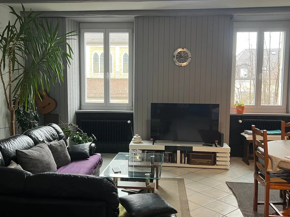 Charmantes 4-Zimmer-Wohnung im erhöhten Erdgeschoss in La Chaux-de-Fonds