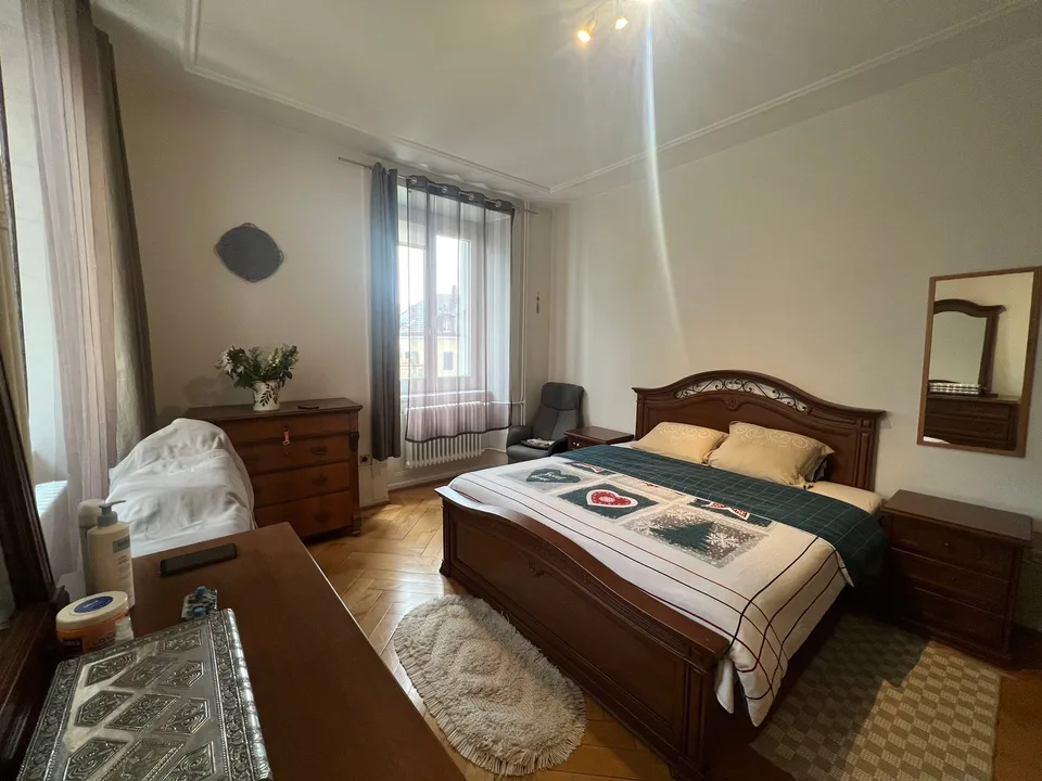 Charmantes 4-Zimmer-Wohnung im erhöhten Erdgeschoss in La Chaux-de-Fonds