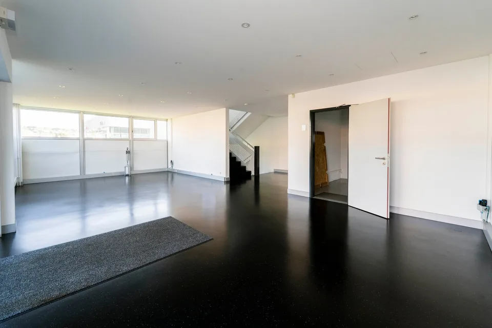 Industrie- und Verwaltungsgebäude mit 960 m2 zur Miete – Foto 7 von 12
