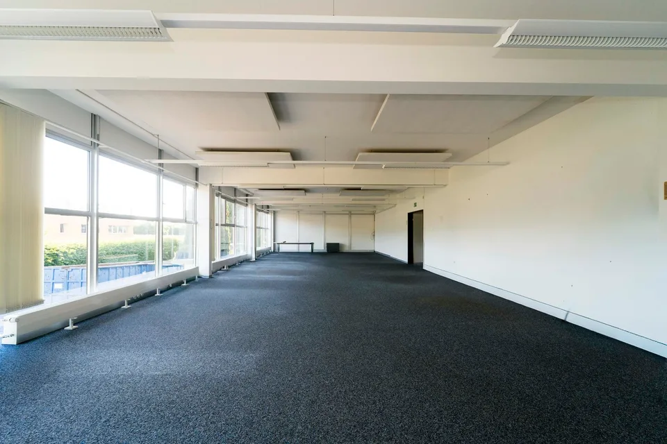 Industrie- und Verwaltungsgebäude mit 960 m2 zur Miete – Foto 6 von 12