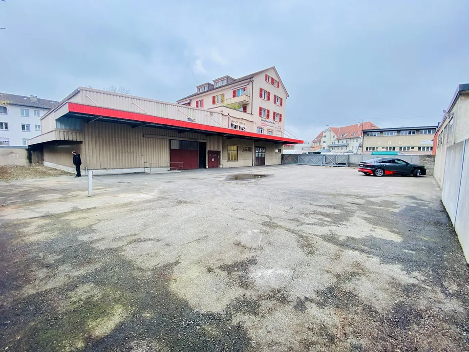 LAGERFLÄCHEN ZENTRAL GELEGEN