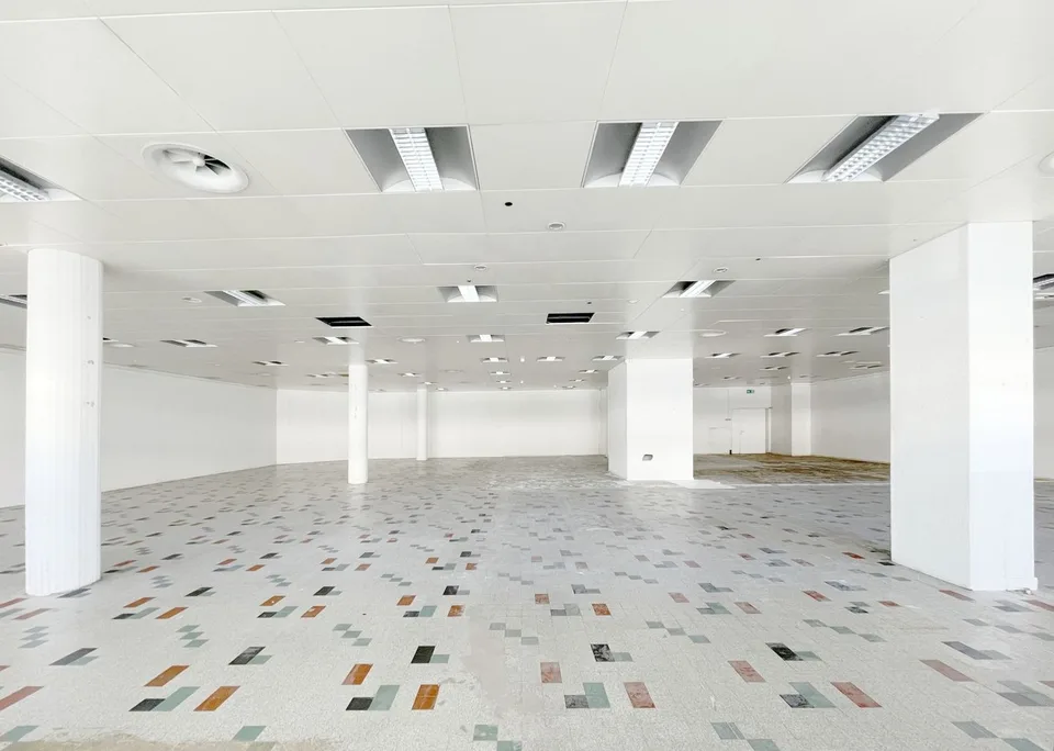 Retail space in a prominent location with high traffic