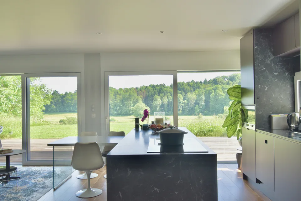 Un appartement de 4.5 pièces moderne à l'abri des regards