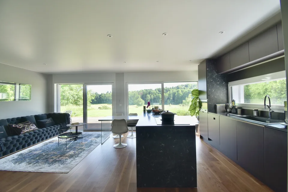 Un appartement de 4.5 pièces moderne à l'abri des regards